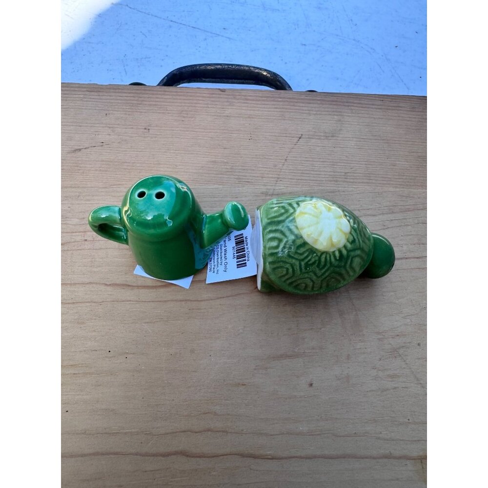 Cracker Barrel Turtle Watering Can Salt Pepper Shakers Set New - Picture 6 of 6